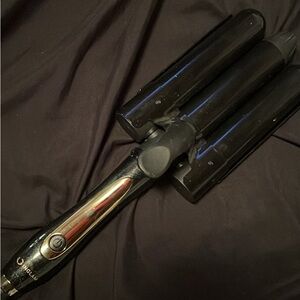 Black and gold Inglam Hair crimper